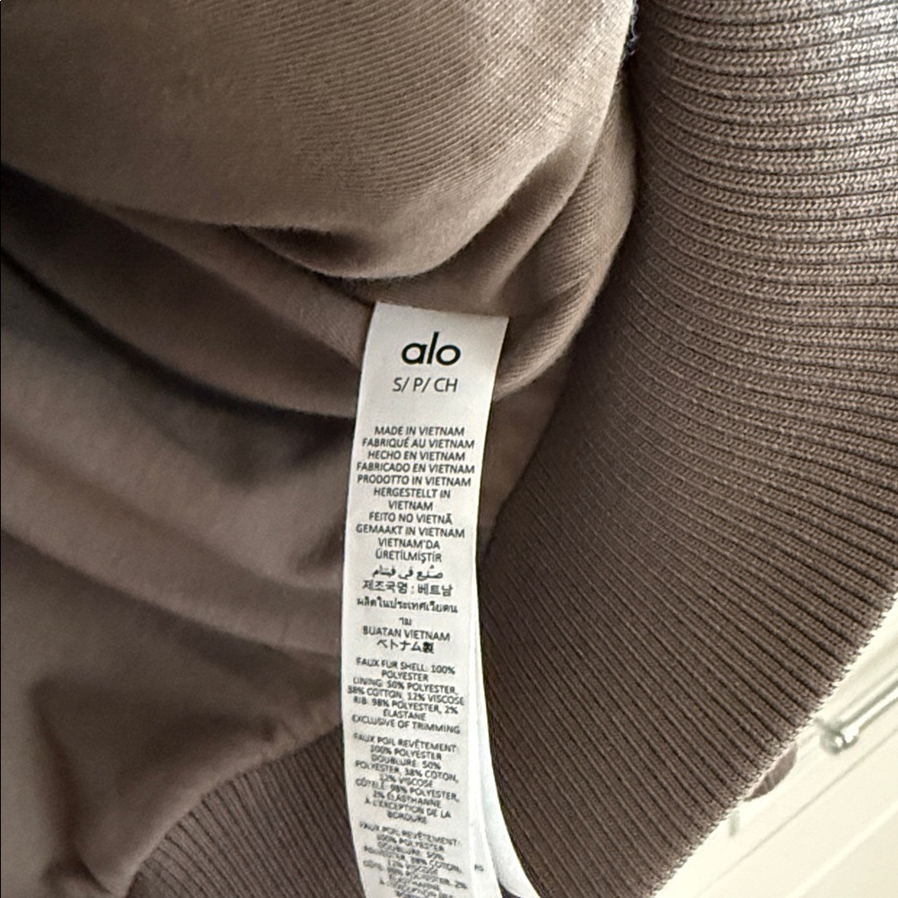 ALO Yoga Women's Teddy Jacket in Taupe - Picture 4 of 5